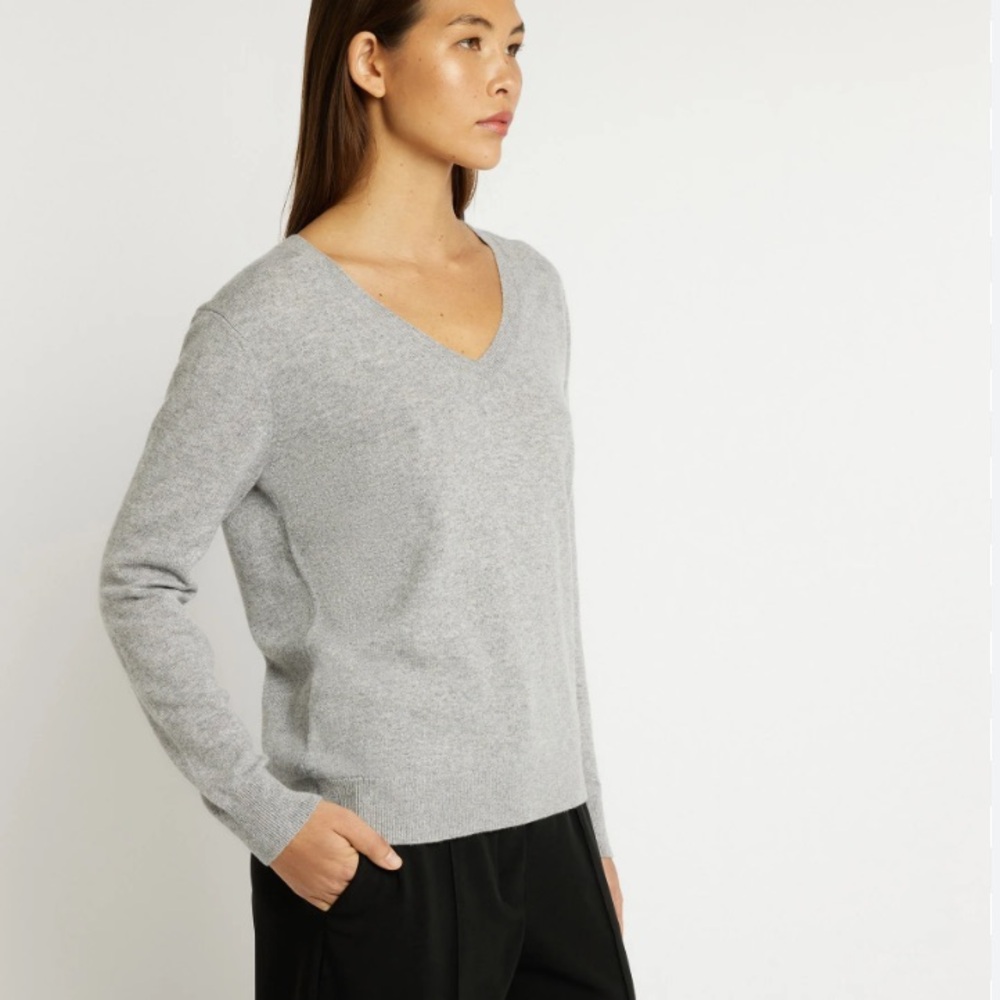 Eileen Fisher Cashmere Light Gray V-Neck Sweater - L
